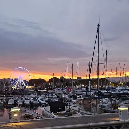 Sejour Face Au Vieil Avec Parking *