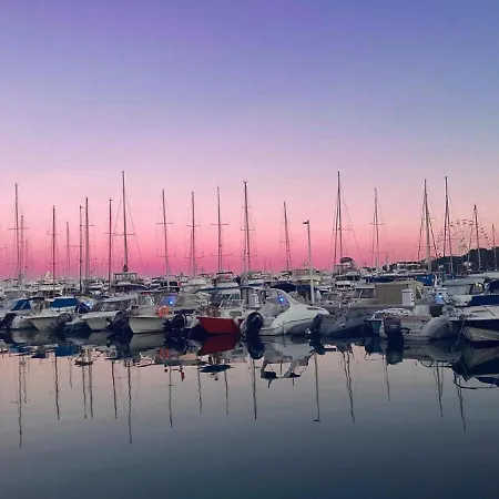 Appartamento Face Au Vieil Avec Parking Antibes