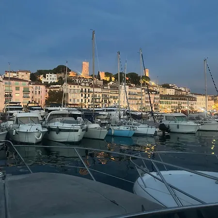 Face Au Vieil Avec Parking Antibes