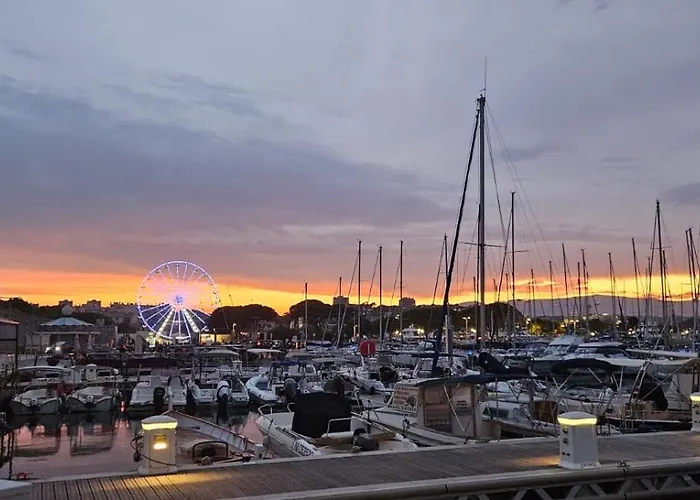 Sejour Face Au Vieil Avec Parking *